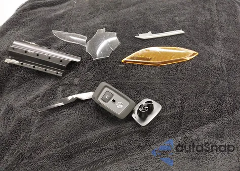 2020 Volvo Xc40 T5 R-Design z USA, uszkodzony, nr VIN YV4162UM7L2206675